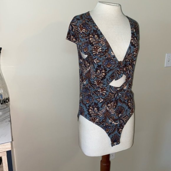 ✨2/$15 American Eagle Extra Large Bodysuit green - Picture 3 of 11